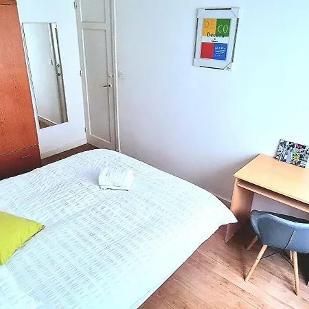 Privadas En Piso Frente A Playa Ondarreta, Bano Compartido *