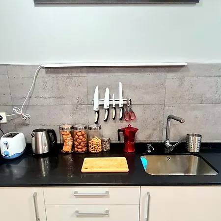 Privadas En Piso Frente A Playa Ondarreta, Bano Compartido * San Sebastian