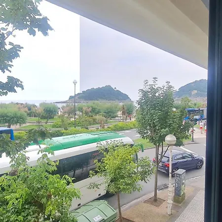 Privadas En Piso Frente A Playa Ondarreta, Bano Compartido San Sebastian
