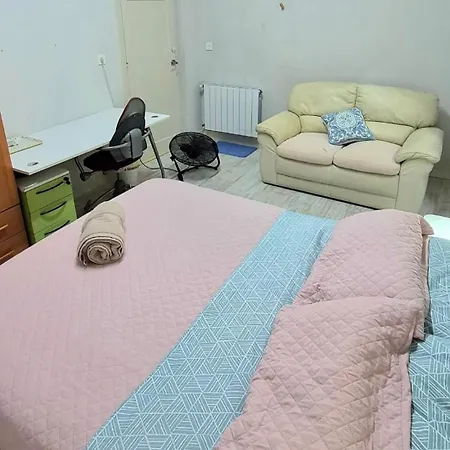 Quarto em Acomodações Particulares Privadas En Piso Frente A Playa Ondarreta, Bano Compartido *