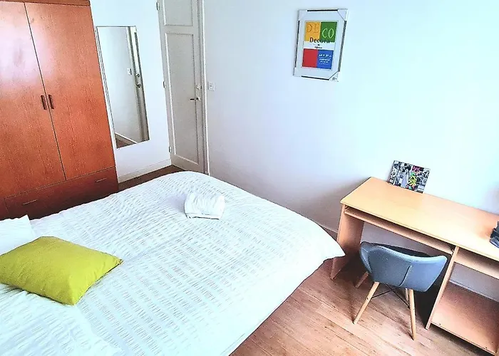 Privadas En Piso Frente A Playa Ondarreta, Bano Compartido *